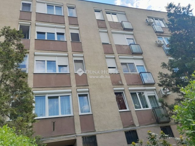 Eladó téglalakás, Tatabányán 26.8 M Ft, 1+3 szobás