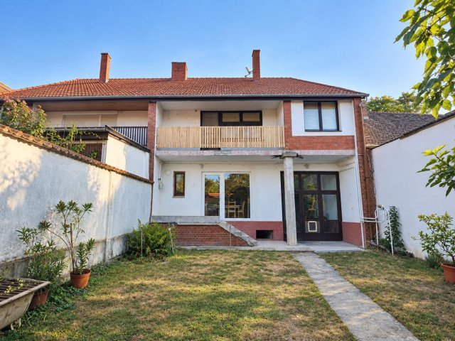 Eladó családi ház, Mohácson 105 M Ft, 4 szobás