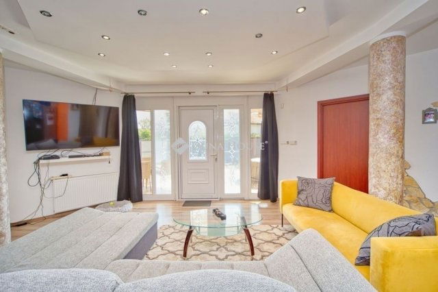 Eladó családi ház, Szigetbecsén 159.9 M Ft, 4 szobás