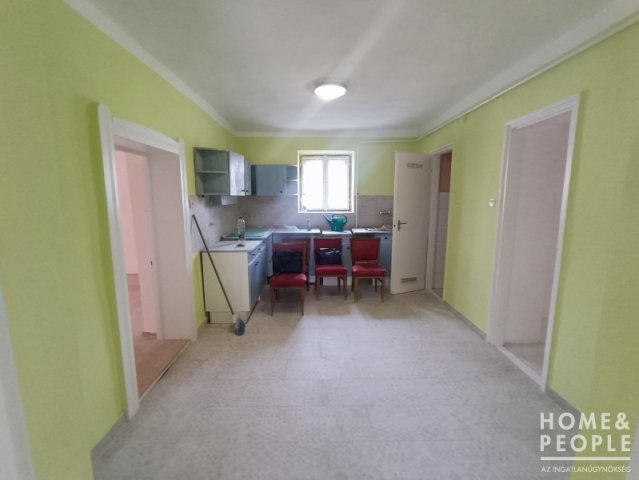 Eladó családi ház, Kübekházán 15.99 M Ft, 2 szobás