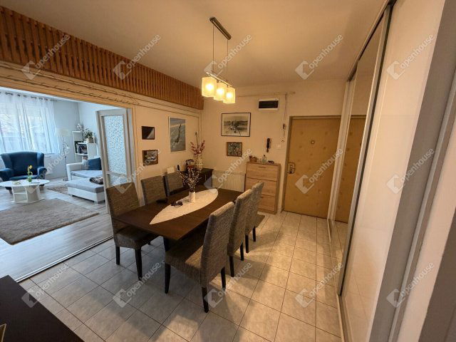 Eladó téglalakás, Keszthelyen 67.9 M Ft, 3 szobás