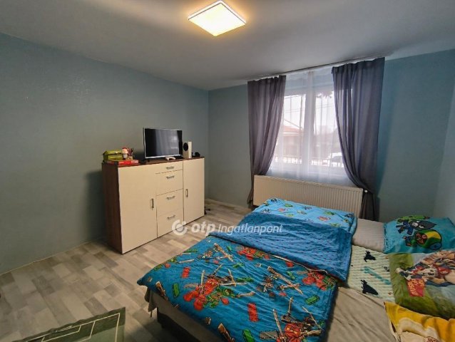 Eladó családi ház, Pusztaszabolcson 61.9 M Ft, 3 szobás