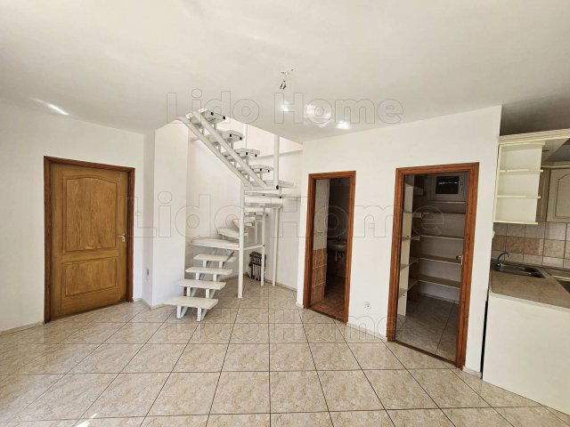 Eladó családi ház, Gönyűn 69.9 M Ft, 14 szobás
