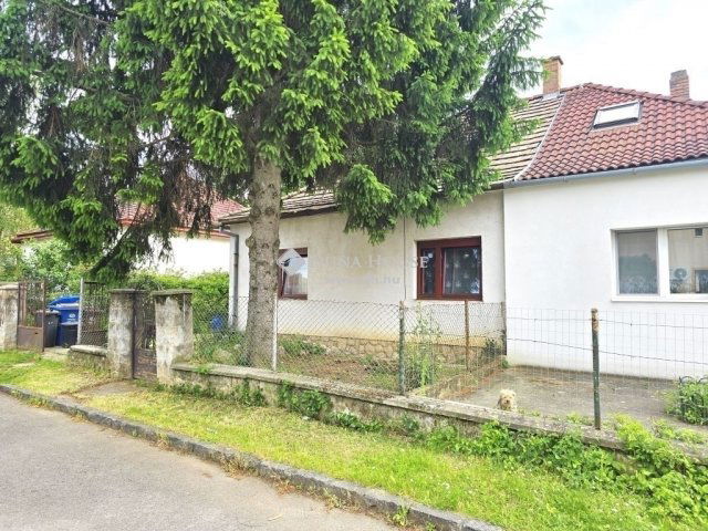 Eladó ikerház, Pécsett 39.9 M Ft, 3 szobás