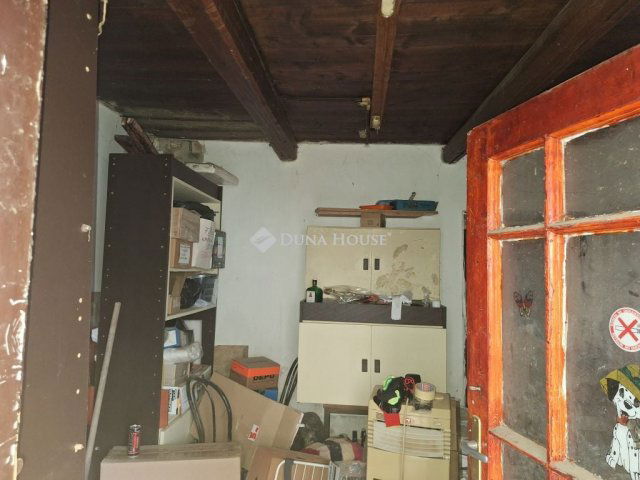 Eladó családi ház, Neszmélyen 15 M Ft, 3 szobás