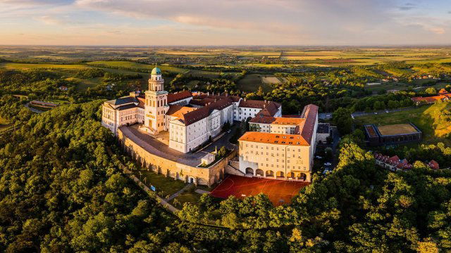 Eladó családi ház, Pannonhalmán 83 M Ft, 4 szobás