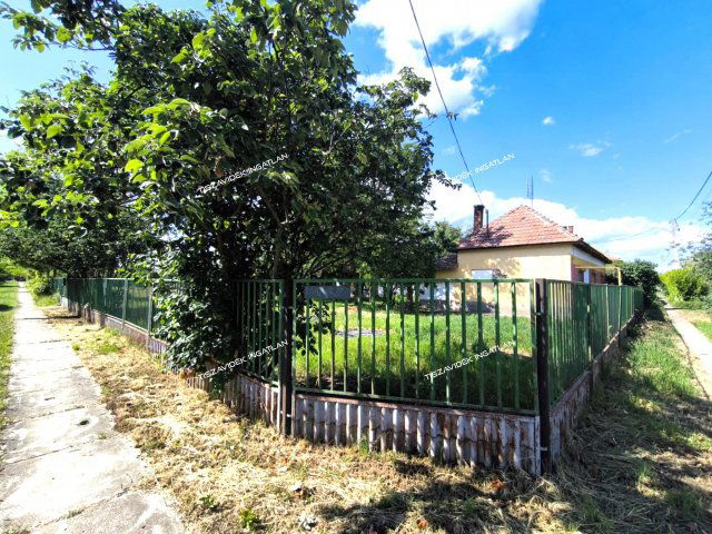 Eladó családi ház, Csataszögön 9.99 M Ft, 3 szobás