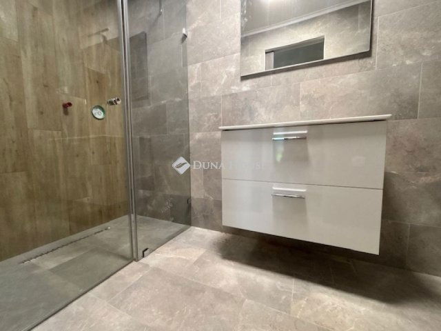 Eladó téglalakás, Zamárdiban, Rákóczi utcában 122.674 M Ft