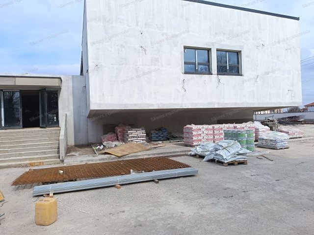 Eladó üzlethelyiség, Komáromban 350 M Ft, 1 szobás