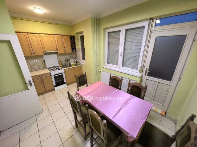 Eladó téglalakás, Hajdúböszörményen 65 M Ft, 3 szobás