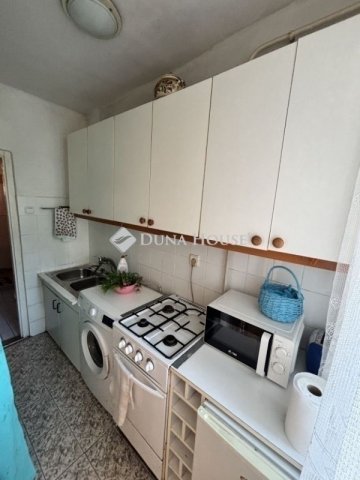 Eladó családi ház, Veresegyházon 70 M Ft, 3 szobás