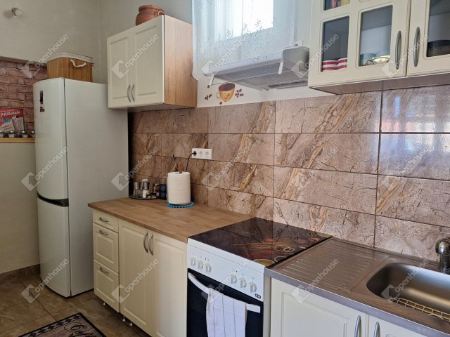 Eladó családi ház, Rábatamásin 64.9 M Ft, 3 szobás