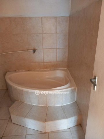Eladó családi ház, Dunaszekcsőn 12 M Ft, 3 szobás
