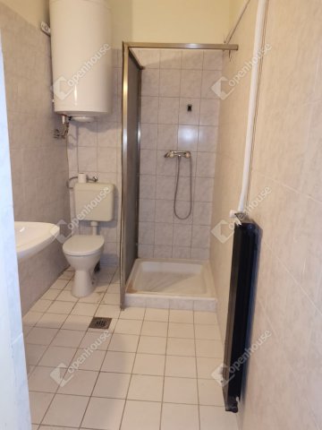 Eladó családi ház, Ácson 50 M Ft, 7 szobás