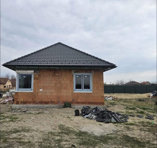 Eladó családi ház, Kiskunhalason 65 M Ft, 3 szobás