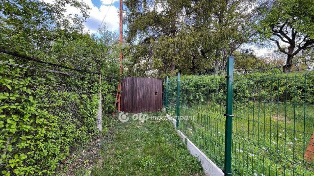 Eladó nyaraló, Budakeszin 150 M Ft, 2 szobás