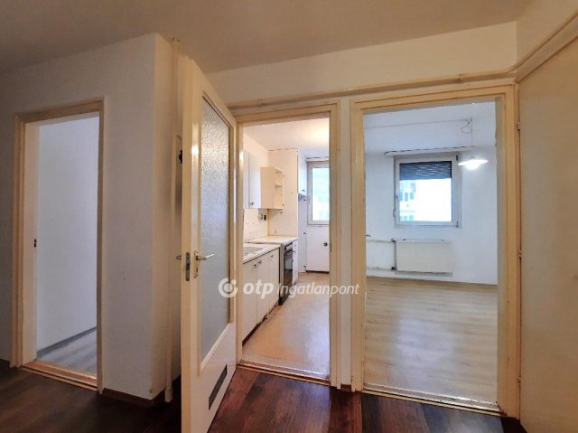 Eladó téglalakás, Siófokon 59.9 M Ft, 3 szobás