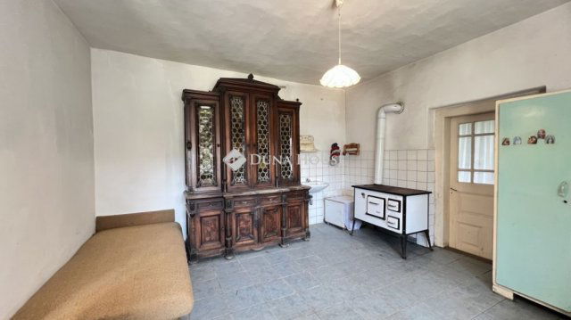 Eladó családi ház, Szarvaskőben 30.99 M Ft, 2 szobás
