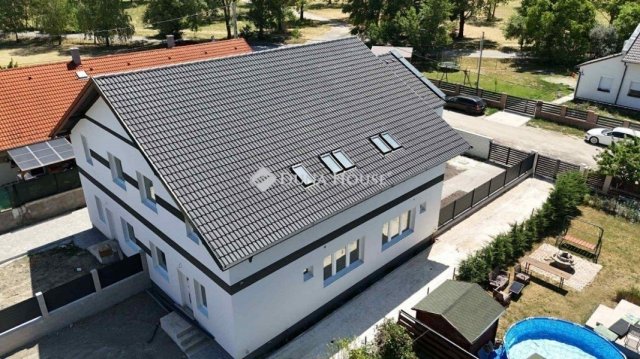 Eladó ikerház, Szigetszentmártonban 71.9 M Ft, 4 szobás