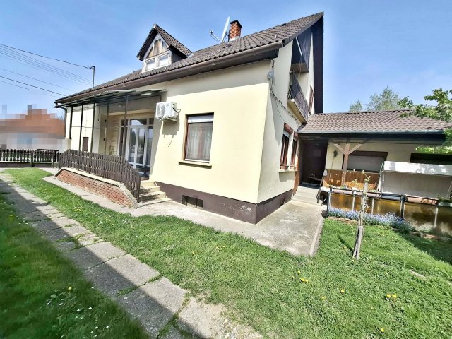 Eladó családi ház, Kaposváron 74.9 M Ft, 6 szobás