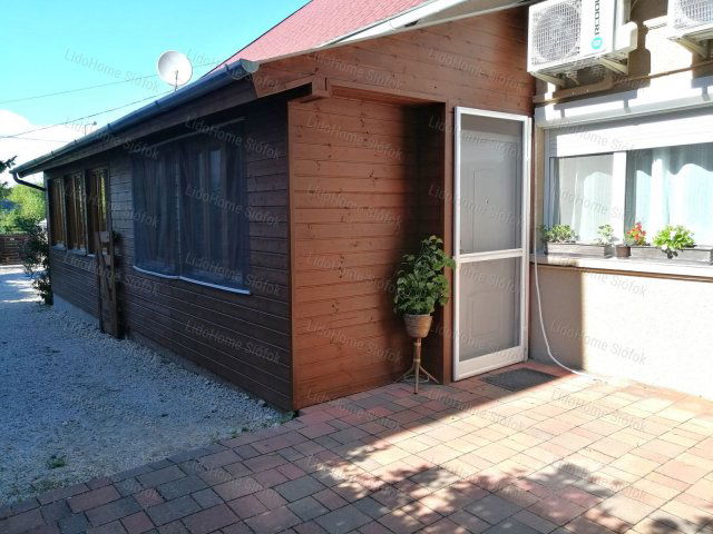 Eladó hotel, Zamárdiban 199 M Ft, 10 szobás