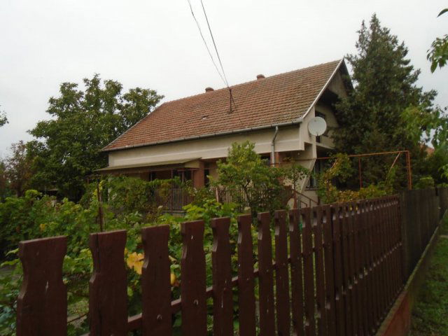 Eladó családi ház, Jászkarajenőn 35 M Ft, 3 szobás