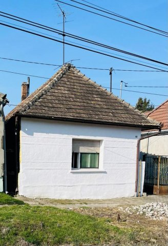 Eladó családi ház, Lábatlanon 30.9 M Ft, 2 szobás
