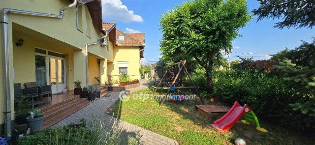 Eladó téglalakás, Mikepércsen 85 M Ft, 2+3 szobás