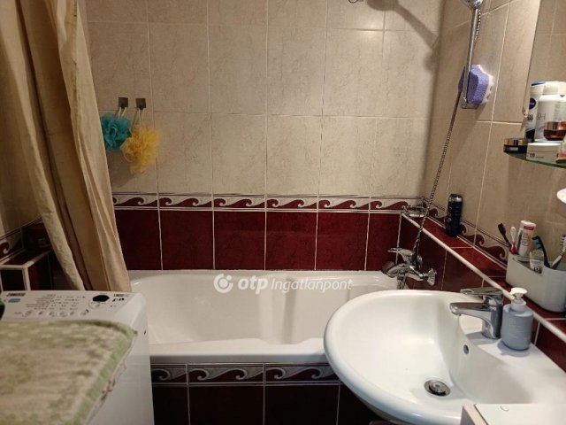 Eladó panellakás, Berettyóújfaluban 49 M Ft, 2 szobás