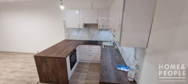 Eladó téglalakás, Szegeden 58.99 M Ft, 2+1 szobás