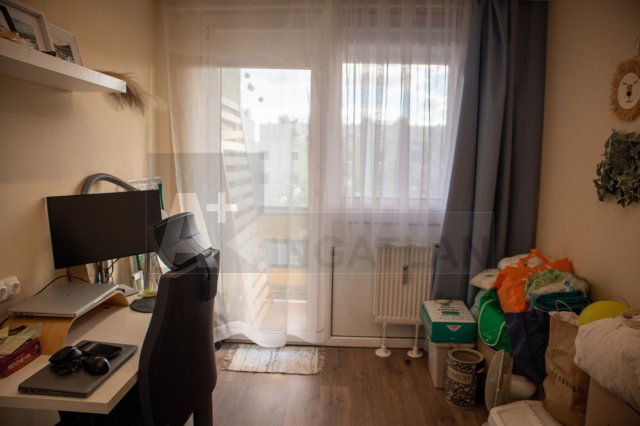 Eladó panellakás, Szegeden 74.9 M Ft, 4 szobás