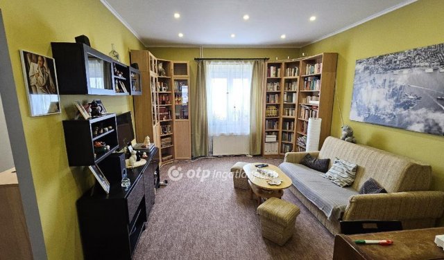 Eladó téglalakás, Dunaújvárosban 67 M Ft, 5 szobás