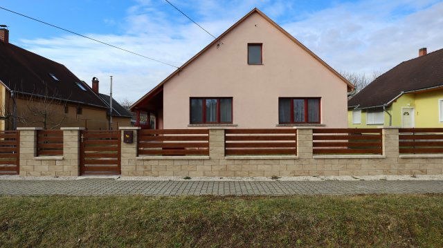 Eladó családi ház, Zalacsányon 82.9 M Ft, 4+1 szobás