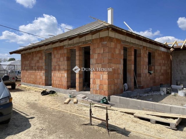 Eladó ikerház, Inárcson 89 M Ft, 4 szobás / költözzbe.hu