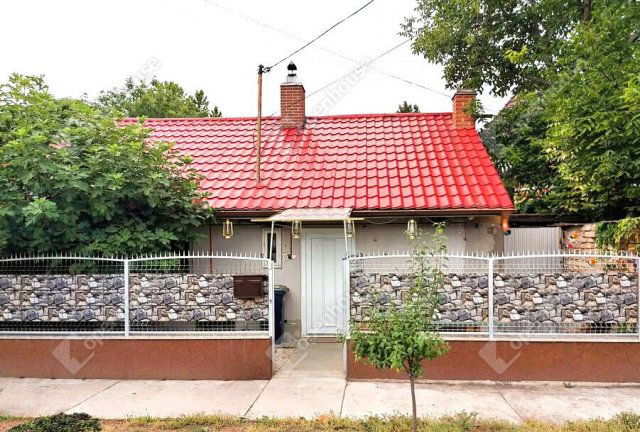 Eladó családi ház, Szegeden 39.9 M Ft, 1 szobás