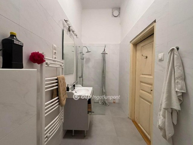 Eladó téglalakás, Budapesten, V. kerületben 164.9 M Ft, 2 szobás