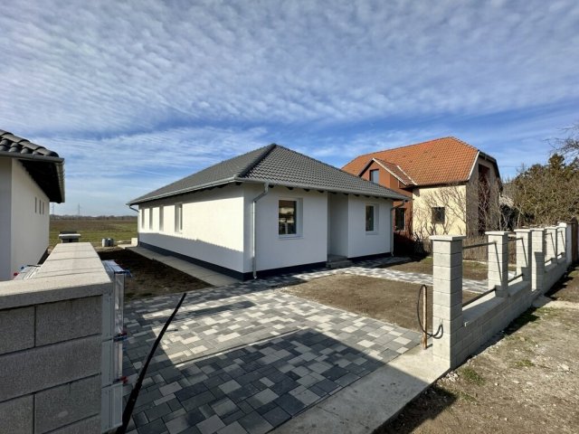 Eladó családi ház, Dunavarsányban 124.99 M Ft, 5 szobás