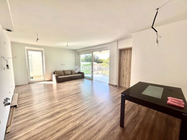 Eladó téglalakás, Balatonlelleén 104.99 M Ft, 3 szobás