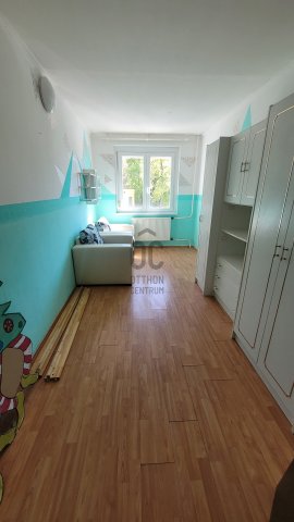 Eladó panellakás, Tatabányán 46.99 M Ft, 3 szobás