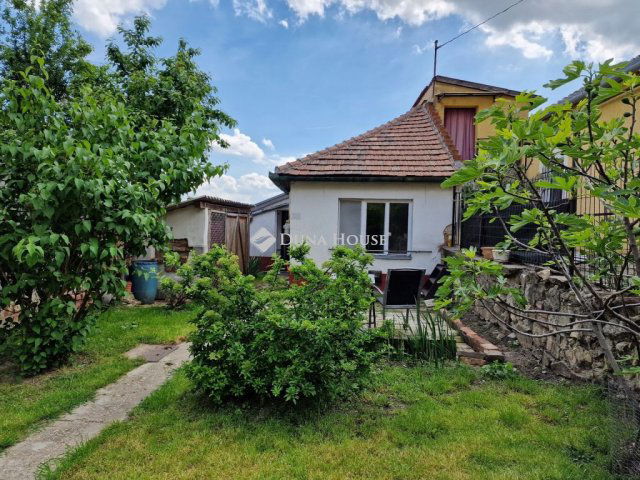 Eladó ikerház, Pécsett 32.9 M Ft, 1 szobás