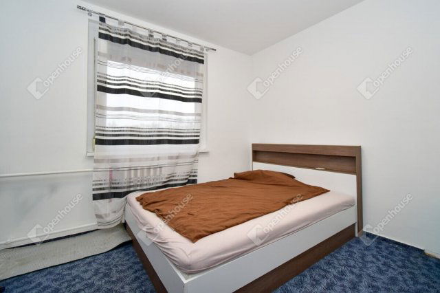 Eladó panellakás, Szegeden 69.5 M Ft, 4 szobás