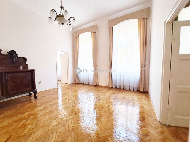Kiadó téglalakás, albérlet, Budapesten, I. kerületben, 3 szobás