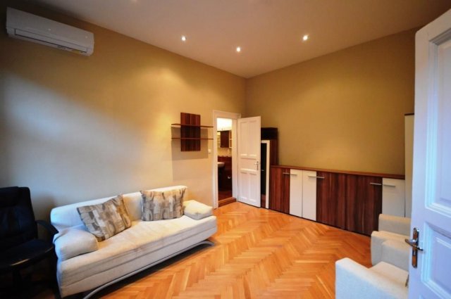 Kiadó téglalakás, albérlet, Budapesten, V. kerületben, 2 szobás