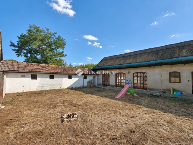 Eladó családi ház, Törtelen 89.9 M Ft, 4 szobás