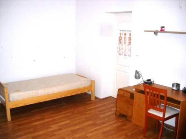 Kiadó családi ház, albérlet, Pécsett, János utcában, 1 szobás