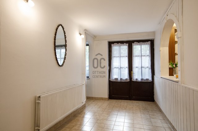 Eladó családi ház, Szentendrén 135 M Ft, 10 szobás