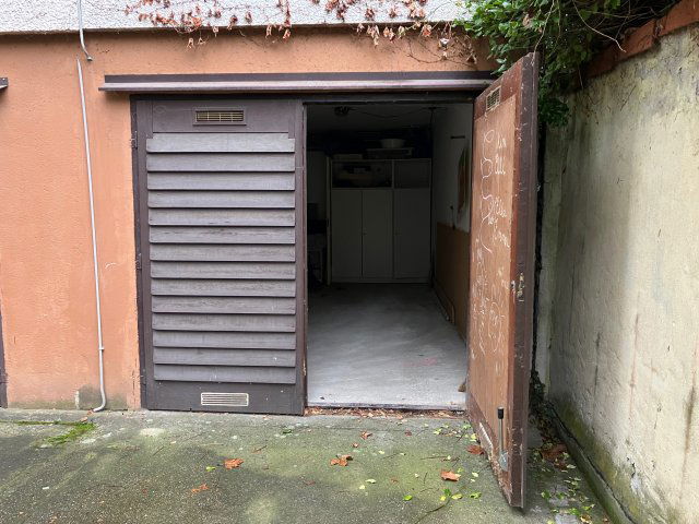 Eladó garázs, Szegeden, Dugonics utcában 10.9 M Ft