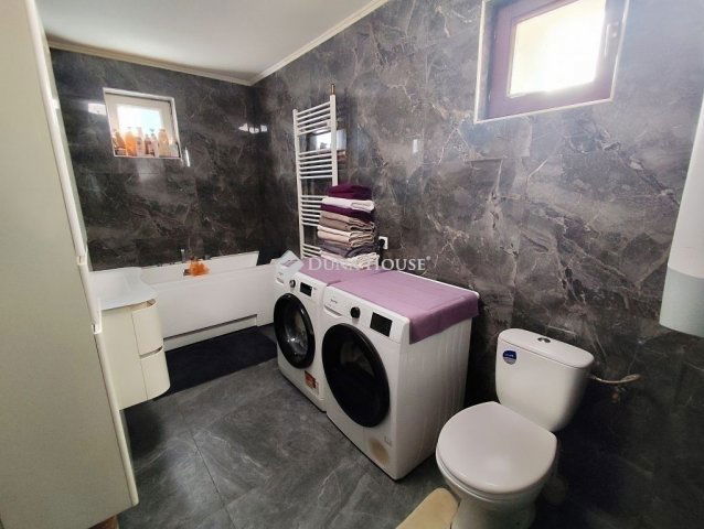 Eladó családi ház, Vecsésen 73.5 M Ft, 7 szobás