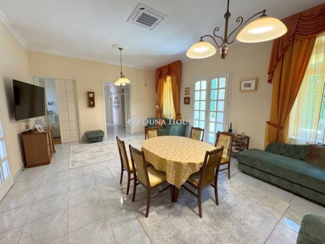 Eladó családi ház, Nagyhalászban 195 M Ft, 4+1 szobás