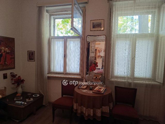 Eladó családi ház, Budapesten, III. kerületben 59.99 M Ft